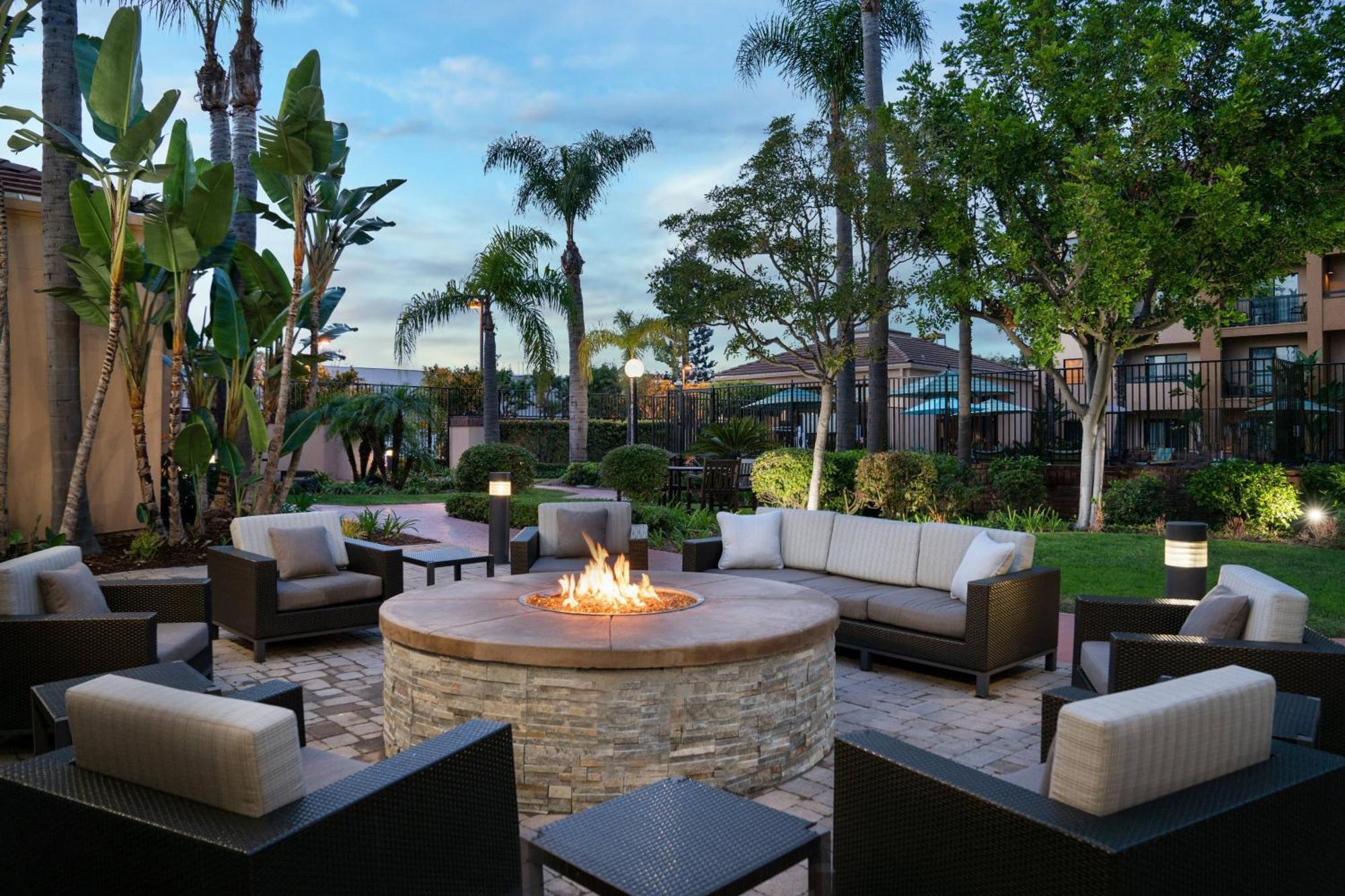 Courtyard Costa Mesa South Coast Metro Hotel Санта Ана Екстериор снимка